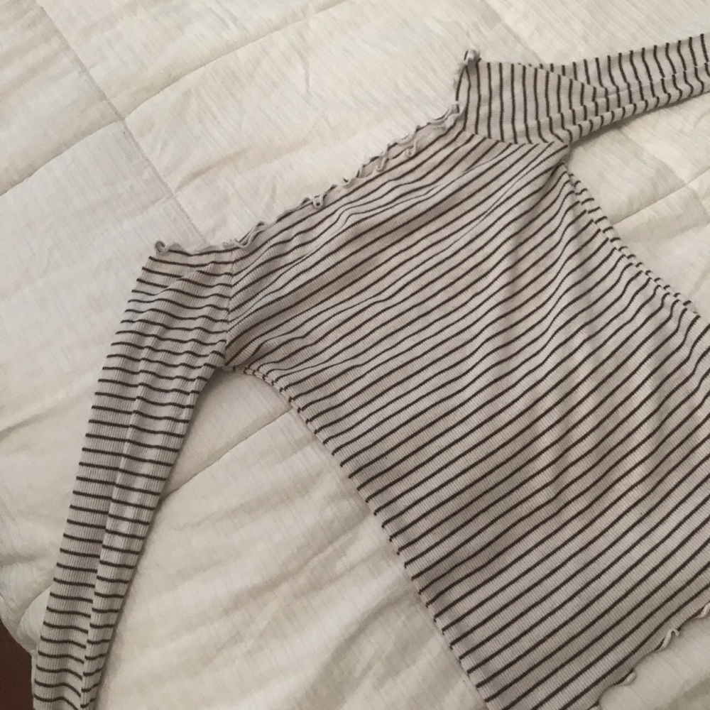 Long sleeve off the shoulder black and white top